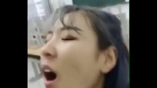 和大二的学妹在教室做爱