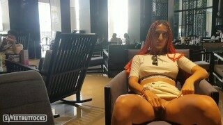 She sits in a restaurant without panties and drinks her coffee