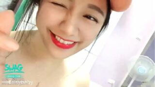 美女外卖员给宅男送外卖 看对方可怜就和对方啪啪了 一顿