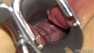Violeta’s orgasms with a speculum in her vagina