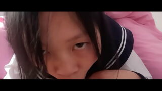 在亲戚家玩制服诱惑口交吞精