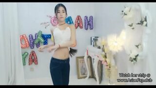 Sexy Chinese babe dances on cam – www.asianfap.club