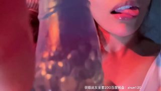 超美的中国美女床上自慰潮喷