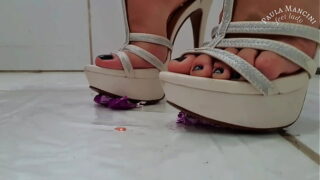 CRUSHING BUBBLE GUM HIGH HEELS