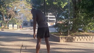 Encontrei um aluno na rua fui pro apartamento dar uma aula gratuita acabei dando muito mais o negao me fodeu gostosa nem meu cuzinho ele perdoou